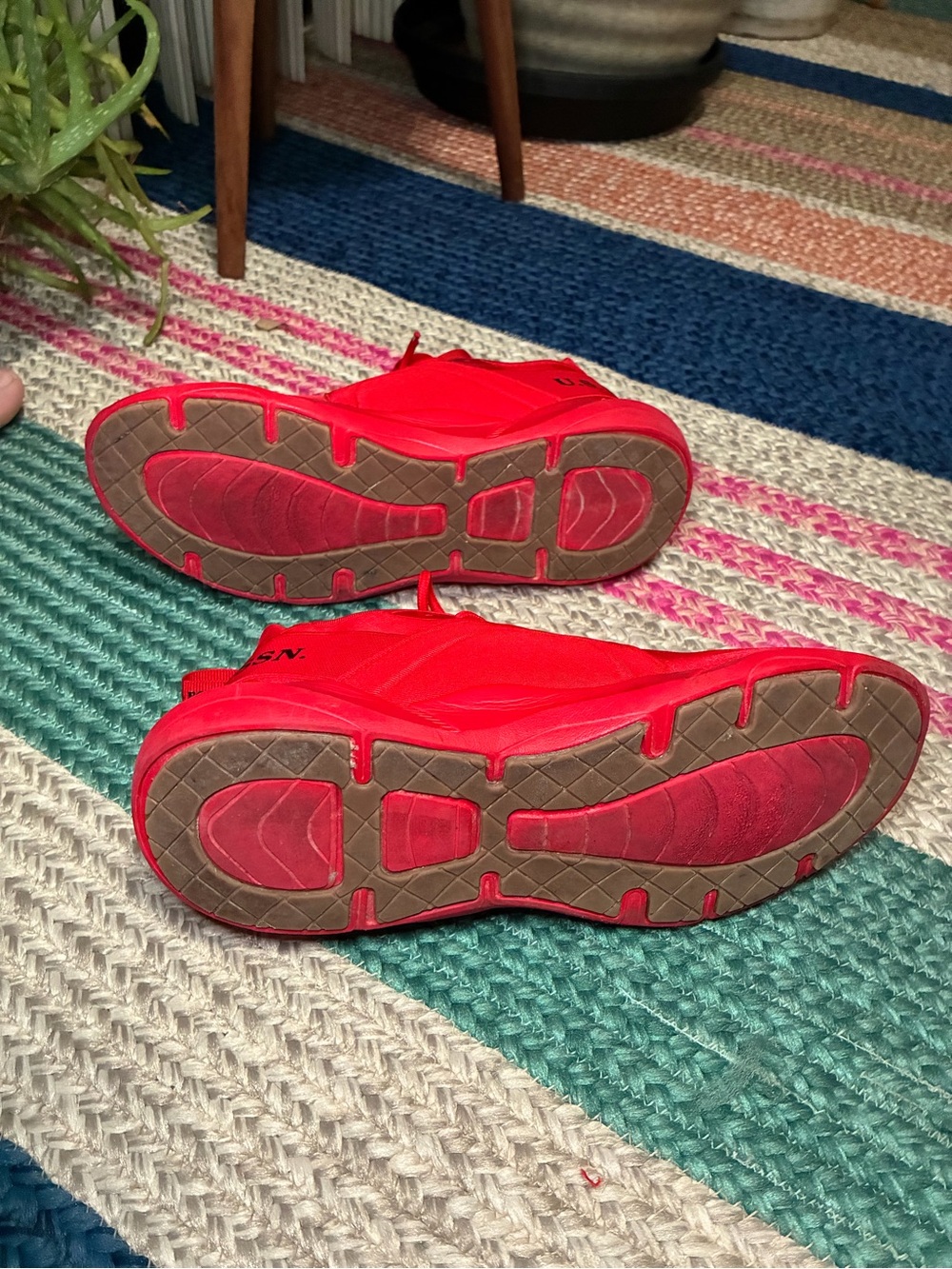 U.S. Polo Assn. All-Red Mesh Athletic Knit Sneakers - Women's Size 9M - Picture 7 of 7